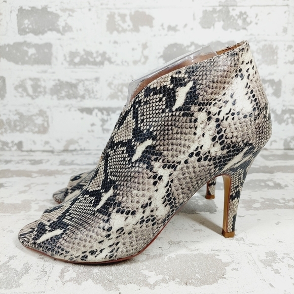 Halogen Rowen Snakeskin Print Peep Toe V Cut Slip On Ankle Bootie D233 - Picture 1 of 13